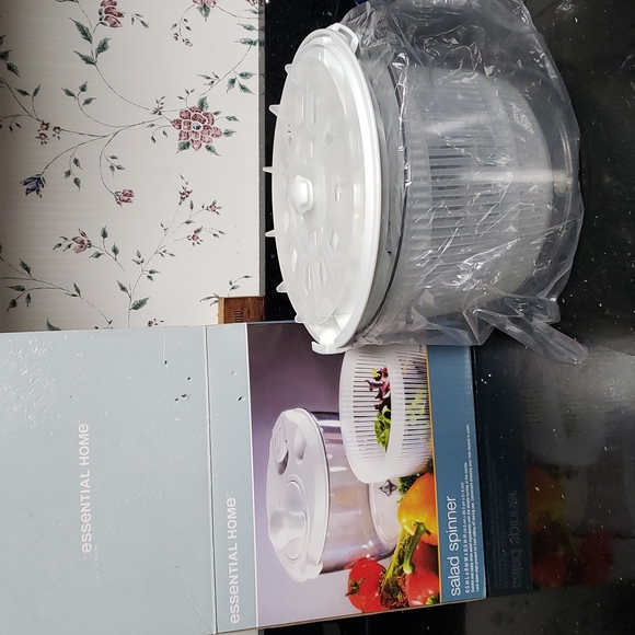 NIB Essential Home Salad Soinner - Picture 2 of 5